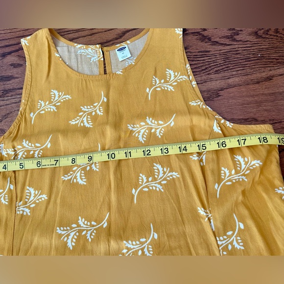 Old Navy Sleeveless Dress - Picture 7 of 8